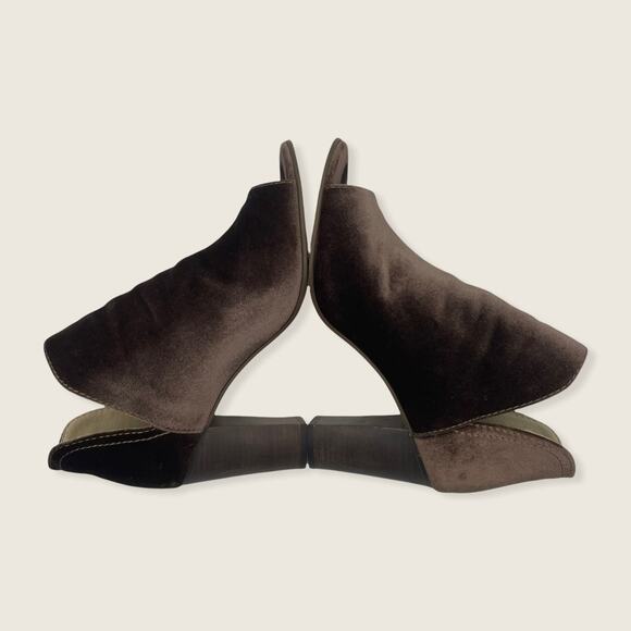 Steve Madden Kaitt Brown Velvet Velour Fabric Peep Toe 3.5” Stacked Block Heel 9 - Picture 5 of 8